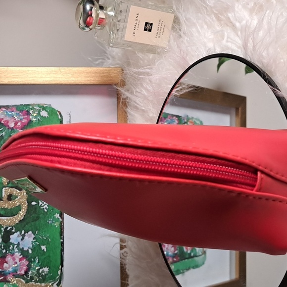 Salvatore Ferragamo for Turkish Airlines Business Class Toiletry Bag - Picture 5 of 12